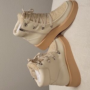 NEW, DOLCE VITA JASMIN LACE-UP SHERPA BOOT IN IVORY STELLA